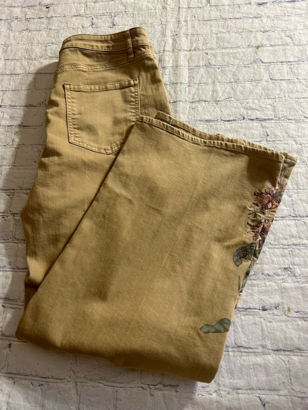 CHICO’S EMBROIDERED HIGH-RISE WIDE LEG JEANS BOHEMIAN FLORAL TAN COLOR SIZE 14R - Picture 10 of 15